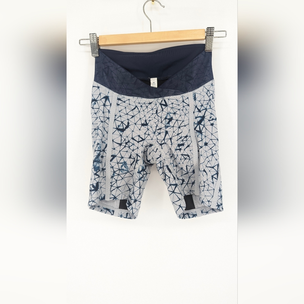 Lululemon Padded Cycling Shorts size 4